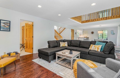 Stevensville House | Lovely home with firepit, W/D, fast WiFi, & huge dog-friendly yard