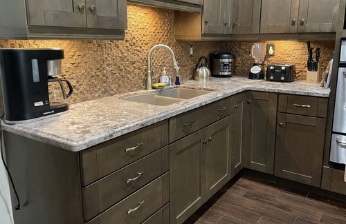 Lincoln Acres House | Lovely house in the suburbs! Privacy & comfort!