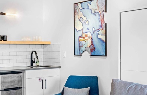 West Central Apartment | Lovely loft close to Kendall Yards Suite-2