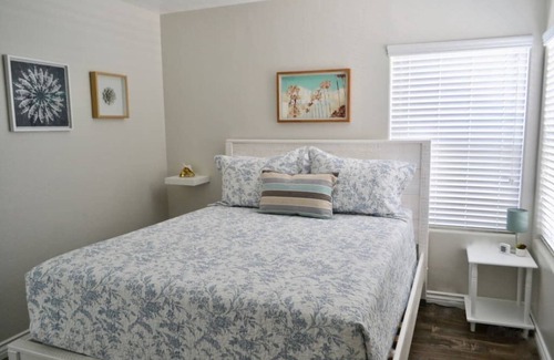 Mission Beach Condo | Lovely & Luxurious California Condo 100 Steps to the Sand