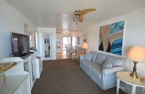 Rehoboth by the Sea Condo | Lovely Ocean Front Condo In The Beachcomber!