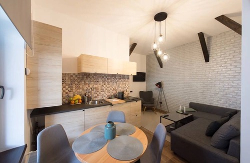 Centrul Vechi Apartment | Lovely Old Town Flat with Mountain Views