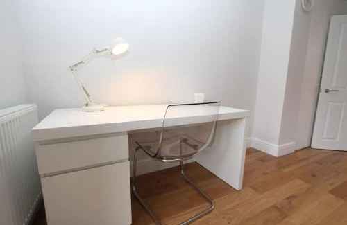 Hoe Street Apartment | Lovely One Bed Apartment-Near All Transport-Village-FreeParking