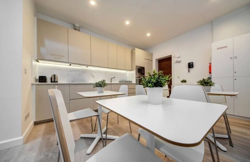 Mosta Apartment | Lovely Private Room with Ensuite in Central Mosta