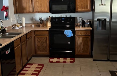 El Mirage House | LOVELY PRIVATE ROOMS PRIVATE BATHS IN A HOUSE