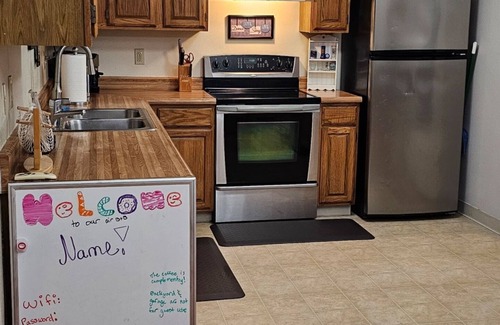 Abbott Loop House | Lovely Ranch Home in South Anchorage Close to UMED, Pet Friendly! 🐕🐈⬛🐾