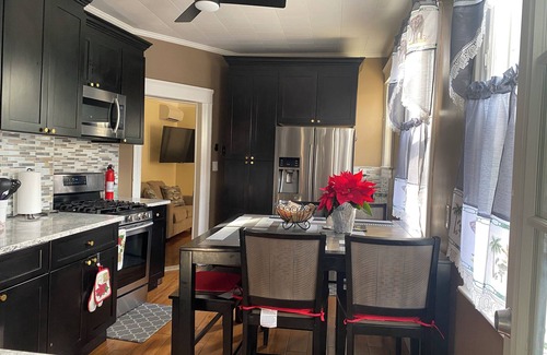 South Side Apartment | Lovely spacious 2-bedroom apartment with AC in Mount Vernon