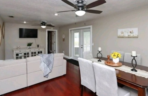 Egypt Lake-Leto House | Lovely & Spacious heated Pool home, Heart of Tampa Bay!
