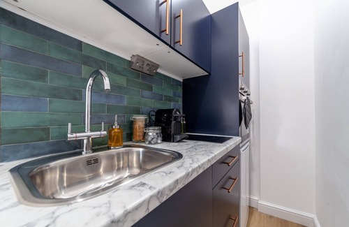 Brownswood Apartment | Lovely studio flat in Finsbury park w/parking