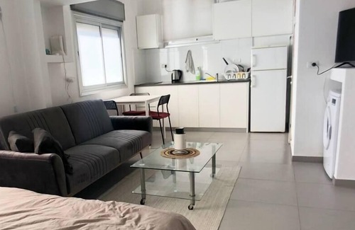 Florentin Apartment | Lovely studio flat at Levinsky Market (Florentin)