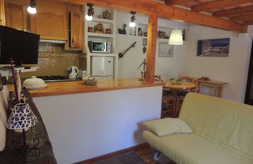 Begur Apartment | Lovely studio in a villa with pool.