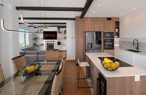 Velilla-Taramay Villa | Lovely villa with jacuzzi and heated pool