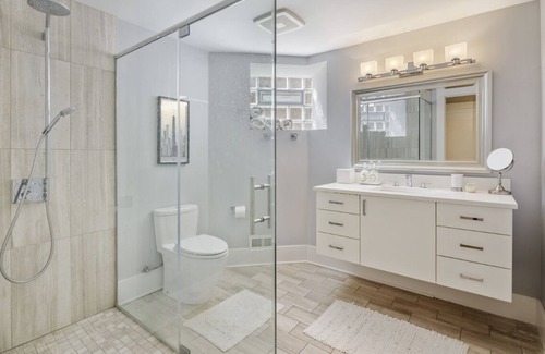 North Center Apartment | Lovely weekend getaway 2BR 2BA Apartment near Wrigley Field