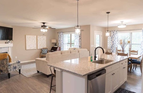 Loves Park House | Loves Park House: 2BR, Office, King Bed Near Attractions!