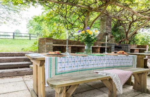 Graffham House | Lower Barn House at Westerlands Farm Sleeps 11