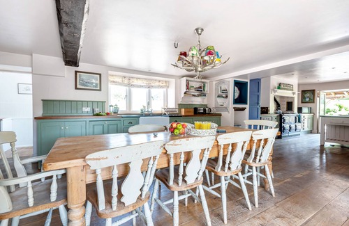 Sturminster Newton Cottage | Lower Fifehead Farm - characterful 17th century farmhouse that sleeps 10 guests in 5 bedrooms
