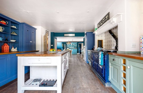 Sturminster Newton Cottage | Lower Fifehead Farm - characterful 17th century farmhouse that sleeps 10 guests in 5 bedrooms