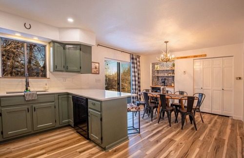 Durango West House | Luck Lodge: Spacious 5br 10m from Main Street with Hot Tub