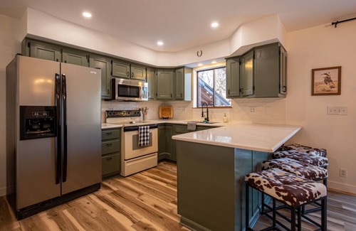 Durango West House | Luck Lodge: Spacious 5br 10m from Main Street with Hot Tub