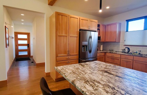 Winthrop House | Lucky Star Cabin, A Mountain Modern Winthrop home on the Methow Trails system!