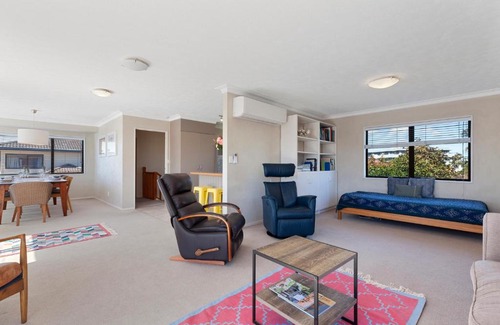 Mount Maunganui House | Lucy's House by the Beach - Mount Maunganui Holiday Home