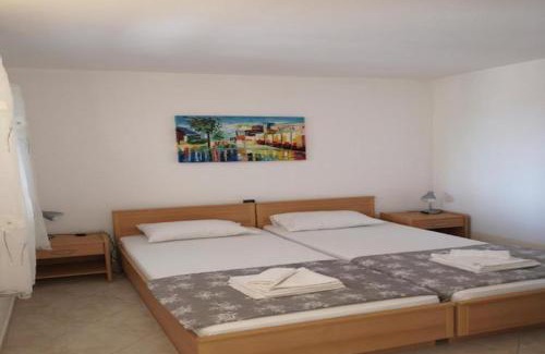 Lumbarda Apartment | Lumbarda Resort Apartments - Superior Apartment with Mountain View E2