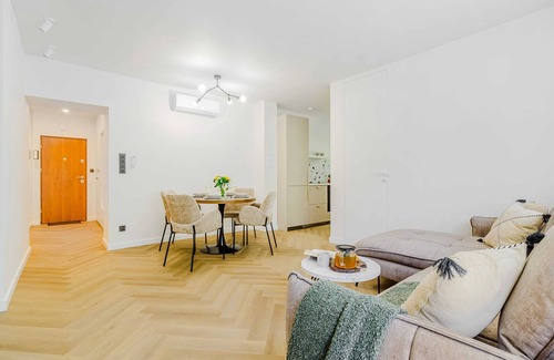 Srodmiescie Południowe Apartment | Lumina 4-room apart near Pałac Kultury