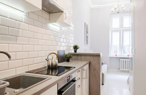 Srodmiescie Apartment | Lumina bright apart next to Fabryczna Station