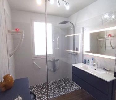 La Celle-sous-Gouzon Villa | Lumineuse villa au pied de la pinède