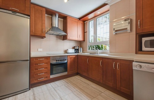 Las Arenas House | Luminous and spacious house with terrace. Wifi available.