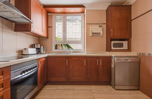 Las Arenas House | Luminous and spacious house with terrace. Wifi available.