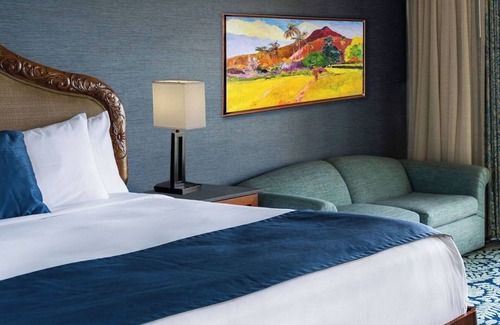 Crown Point Hotel | Lush Garden Suite | Tranquil Escape at Catamaran Hotel