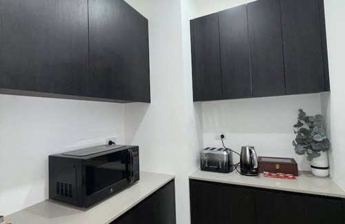 Bridge Inn House | Lux 4BR Retreat, Pet-Friendly