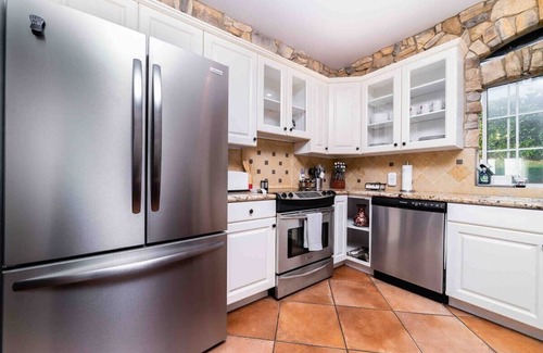 Vista House | Lux - Detached Guest Home - Private Estate w/ Pool