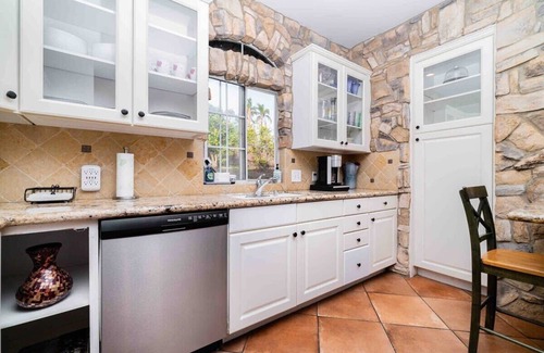 Vista House | Lux - Detached Guest Home - Private Estate w/ Pool