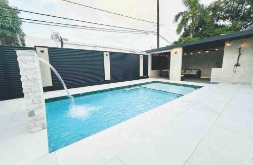 Sabana Abajo House | Lux Gem, 7 Mins to SJU, Private Pool, Tesla Solar System, No Blackouts