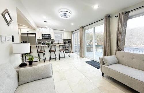 Sussex House | Lux Lake Neepaulin Frontage & Panoramic Views Home