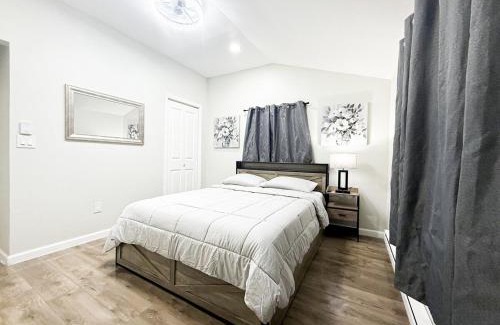 Sussex House | Lux Lake Neepaulin Frontage & Panoramic Views Home