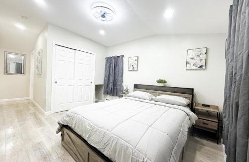 Sussex House | Lux Lake Neepaulin Frontage & Panoramic Views Home