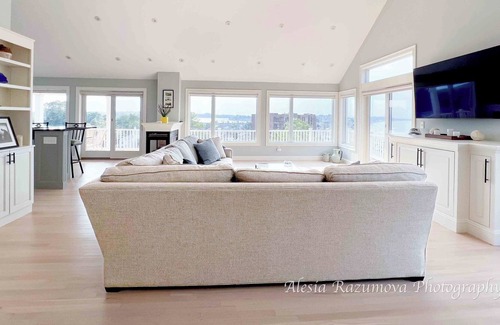 Hull House | LUX Ocean View, Dual Deck, Beach Front Retreat — 5 min from the beach!