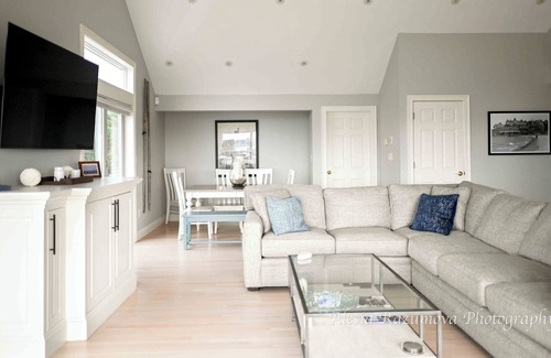 Hull House | LUX Ocean View, Dual Deck, Beach Front Retreat — 5 min from the beach!