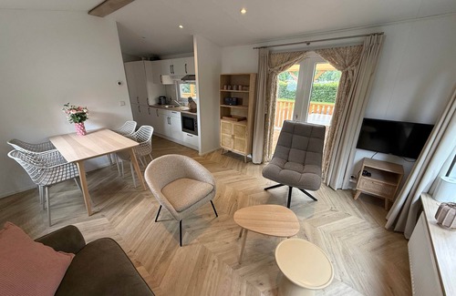 Sevenum House | Luxe chalet op 5-sterren camping met ruime veranda