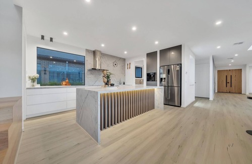 Clyde North House | Luxe designer house with Pool, Cinema & Gym