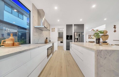 Clyde North House | Luxe designer house with Pool, Cinema & Gym