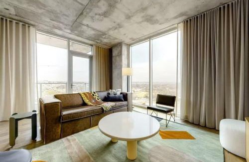 Rainey Street Historic District House | Luxe High Rise off of Rainey St