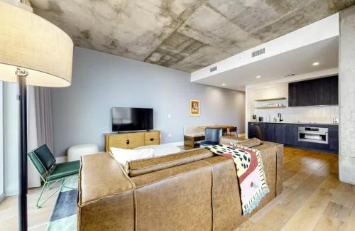 Rainey Street Historic District House | Luxe High Rise off of Rainey St