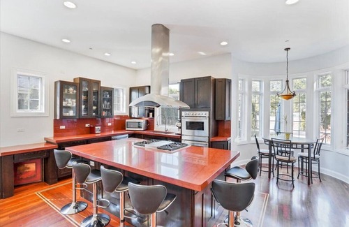 Skokie House | Luxe Home 20 min from Downtown Chicago ,heated indoor pool, Spa bath, tree house
