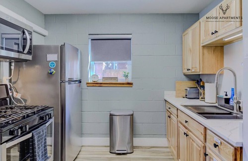 Downtown Memphis Apartment | Luxe King Studio w/Amazing View ~ Free Parking & WiFi