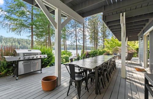 Nine Mile Falls House | Luxe Lake Home Reflect Recharge and Reconnect