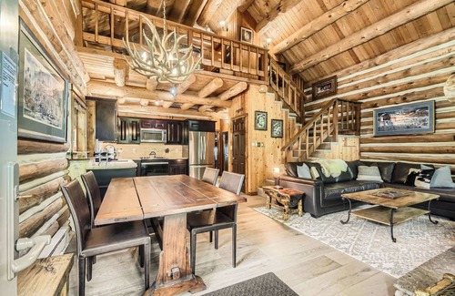 Timbercreek Lodges House | Luxe Log Cabin on Gore Creek in Vail